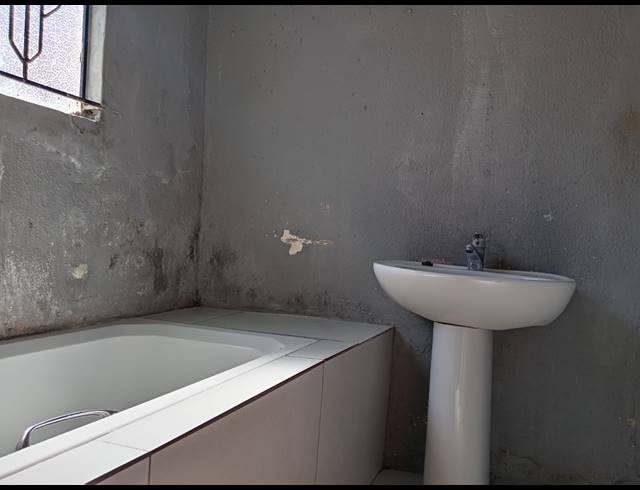 2 BEDROOM FREEHOLD FOR SALE IN VOSLOORUS